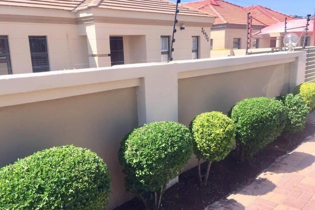 Olive Exclusive Villa Gaborone Eksteriør billede